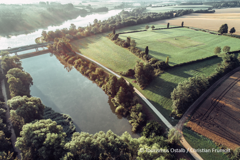 Luftbildaufnahme der Archäologischen Freilichtanlagen Rainau 