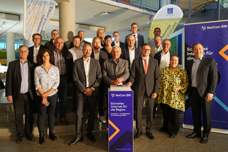 Gruppenfoto zur Inbetriebnahme Glasfasernetz kreisweites Backbone