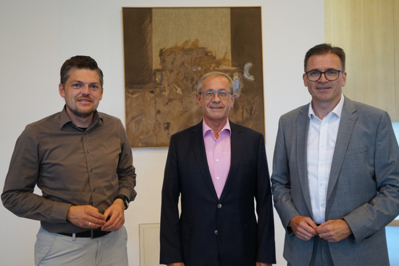 (v. l.) Stefan Jenninger, stv. Verwaltungsratsvorsitzender, Vorstand Manfred Fischer und Landrat Dr. Joachim Bläse, Verwaltungsratsvorsitzender