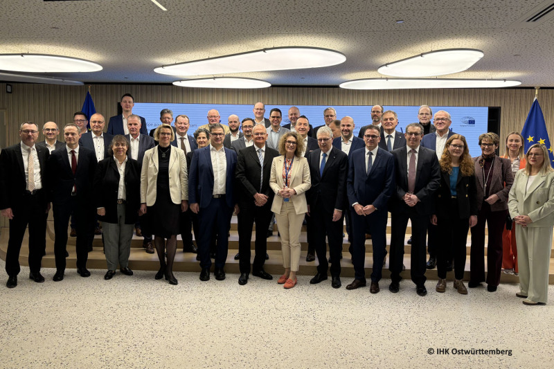 Gruppenbild von Delegationsteilnehmern der Region Ostwürttemberg, die im März 2026 zu Besuch im EU-Parlament waren.