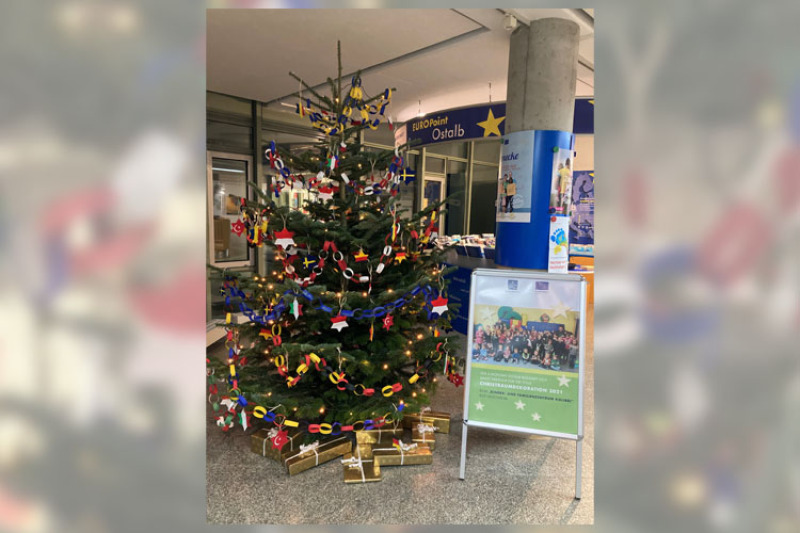Europa-Weihnachtsbaum 2021 im Aalener Landratsamt