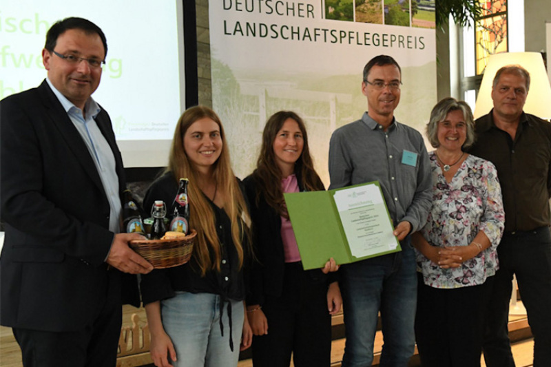 Gruppenbild anlässlich der Auszeichnung des Landschaftserhaltungsverbands Ostalbkreis e.V. für Deutschen Landschaftspflegepreis 2025