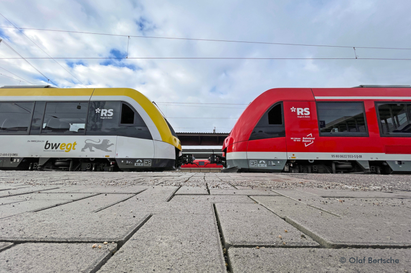 Züge der Regio S-Bahn Donau-Iller mit den entsprechendem Logo, wie sie in Bayern und Baden-Württemberg bereits im Einsatz sind. (Foto: Olaf Bertsche)