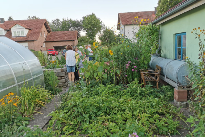 Vierter Workshop 'Natur sucht Platz im Garten' auf dem Härtsfeld: Besuch im Garten von Alexandra Friedel