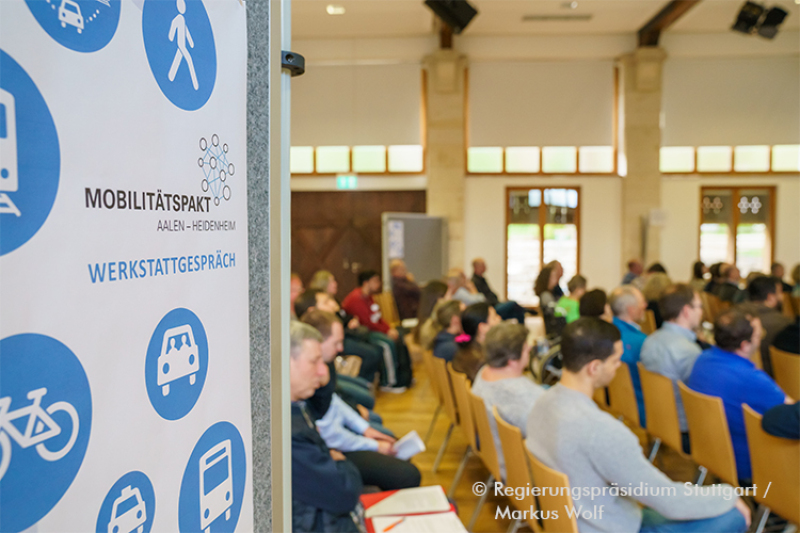 Blick in die Teilnehmerrunde Werkstattgespräch am Donnerstag, 25. April 2024, zum Mobilitätspakt Aalen-Heidenheim